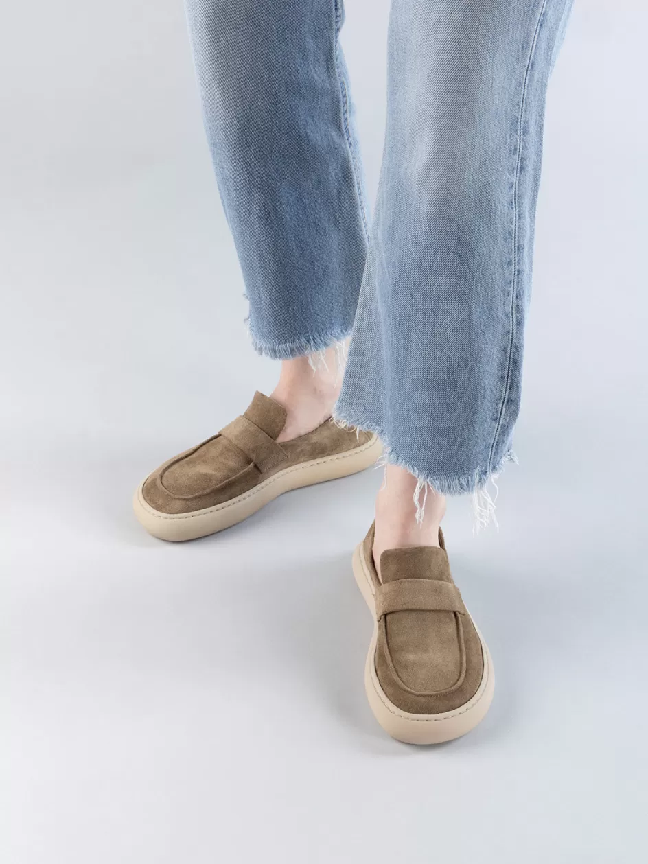 dinghy_101__taupe_suede_low_top_sneakers_103128.webp Officine Creative Suede Selection | Sneakers>DINGHY 101 - Taupe Suede Low Top Sneakers LEAD